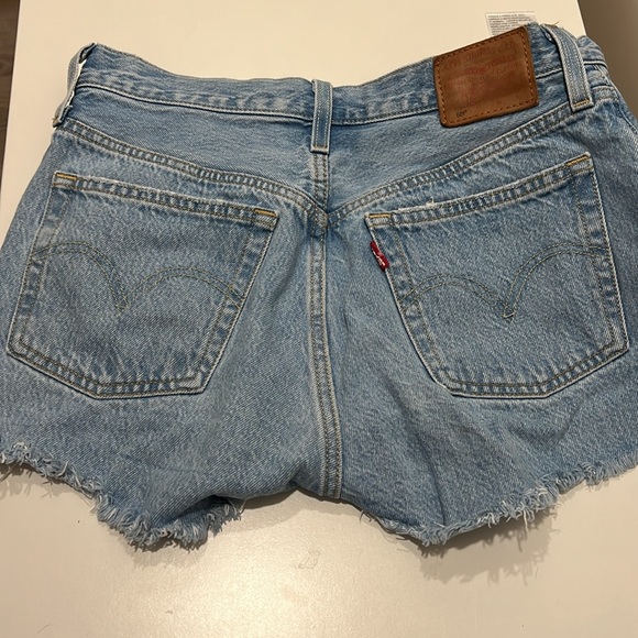 Levi 501 jean shorts - Picture 2 of 3
